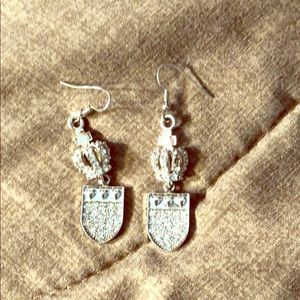 Juicy could tour necklaces with tiara